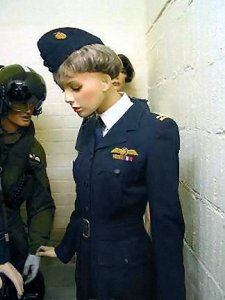 Lettice Curtisin ATA-univormu Yorkshiren ilmailumuseossa, lähde http://www.airtransportaux.com/ 